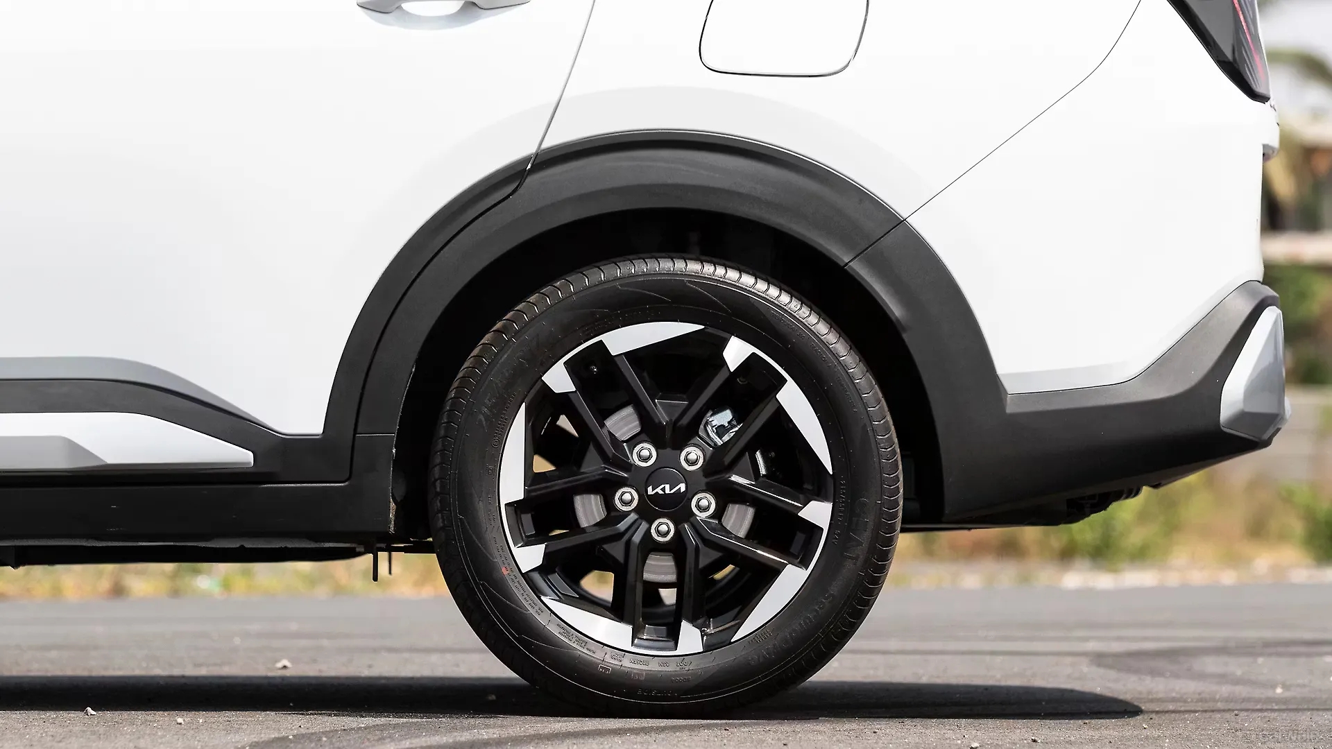 Ảnh thực tế Kia Carens Clavis vừa ra mắt: Có phanh tay điện tử, đồng hồ tốc độ 12 inch và 20 tính năng ADAS cấp độ 2- Ảnh 6. Ảnh thực tế Kia Carens Clavis vừa ra mắt: Có phanh tay điện tử, đồng hồ tốc độ 12 inch và 20 tính năng ADAS cấp độ 2- Ảnh 6.
