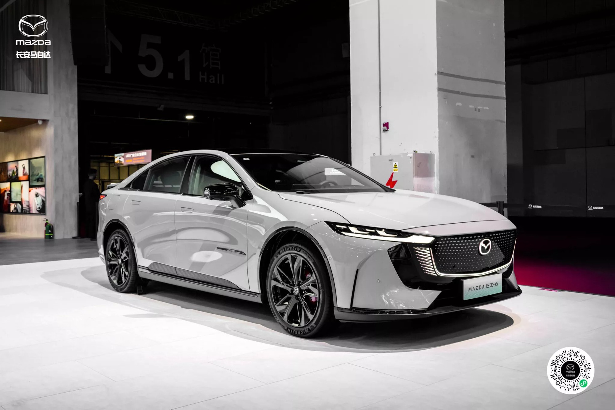 Mazda 6e có bản thể thao: Mâm đen bóng, cùm phanh đỏ, vô-lăng có chi tiết giống xe đua, ghế bọc Alcantara, động cơ không đổi- Ảnh 2. Mazda 6e có bản thể thao: Mâm đen bóng, cùm phanh đỏ, vô-lăng có chi tiết giống xe đua, ghế bọc Alcantara, động cơ không đổi- Ảnh 2.