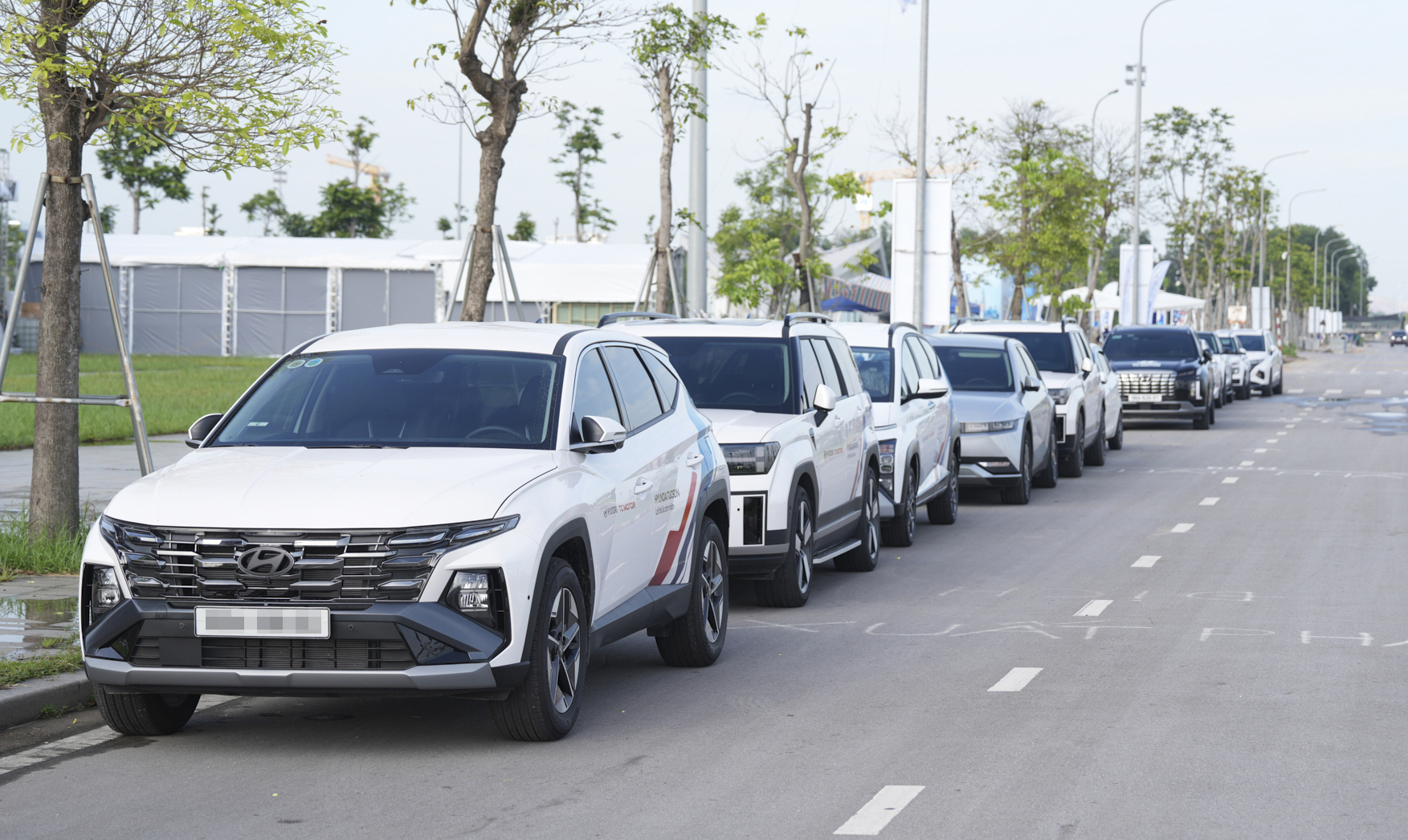 Đây là cách Hyundai lấy lòng khách hàng Việt, kỳ vọng trở lại đà tăng doanh số- Ảnh 2. Đây là cách Hyundai lấy lòng khách hàng Việt, kỳ vọng trở lại đà tăng doanh số- Ảnh 2.