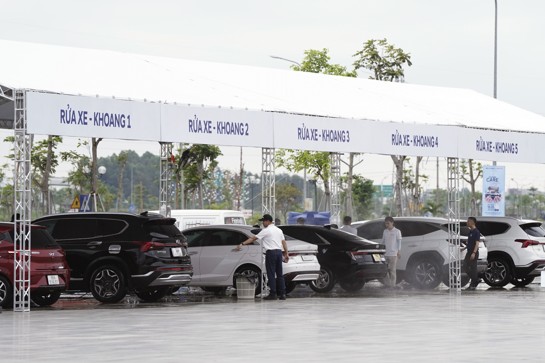 Đây là cách Hyundai lấy lòng khách hàng Việt, kỳ vọng trở lại đà tăng doanh số- Ảnh 1. Đây là cách Hyundai lấy lòng khách hàng Việt, kỳ vọng trở lại đà tăng doanh số- Ảnh 1.