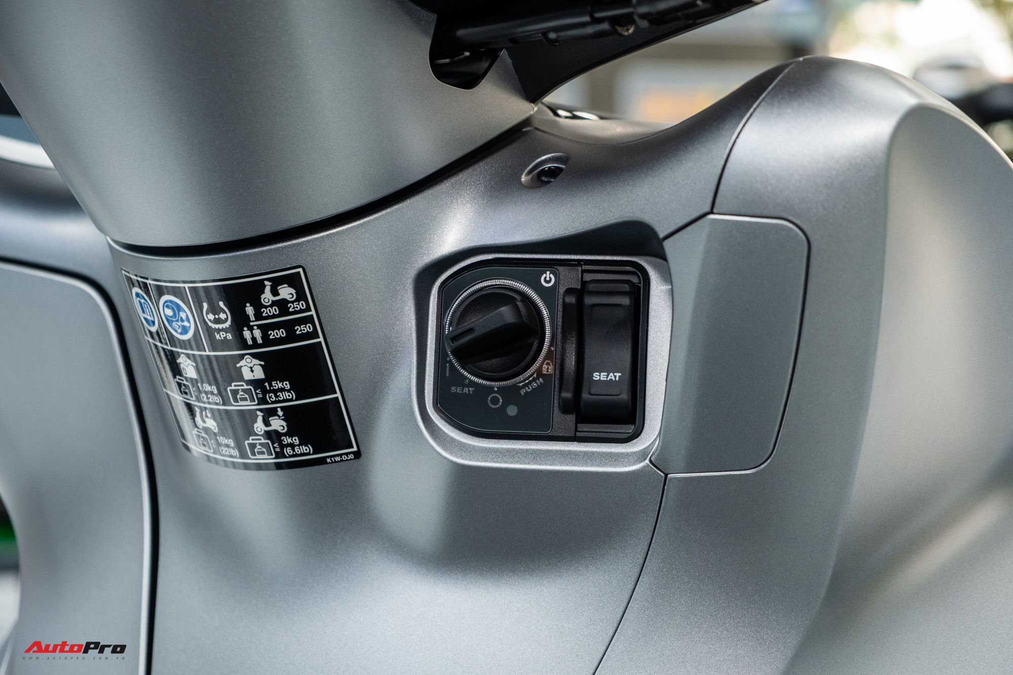Lô Honda SH 350i 2025 nhập Ý đầu tiên về Việt Nam: Giá nước ngoài từ 174 triệu, bản tương tự ở Việt Nam chỉ 151 triệu đồng- Ảnh 10.
