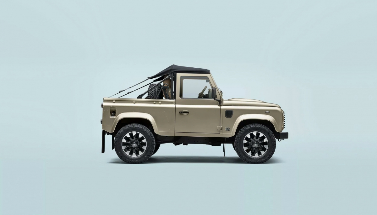 Land Rover Defender V8 “mới-mà-cũ” đầy mê hoặc, giá gần 7 tỷ đồng- Ảnh 4. Land Rover Defender V8 “mới-mà-cũ” đầy mê hoặc, giá gần 7 tỷ đồng- Ảnh 4.