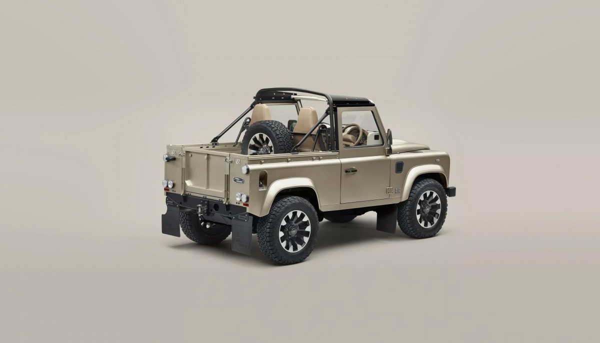 Land Rover Defender V8 “mới-mà-cũ” đầy mê hoặc, giá gần 7 tỷ đồng- Ảnh 5. Land Rover Defender V8 “mới-mà-cũ” đầy mê hoặc, giá gần 7 tỷ đồng- Ảnh 5.