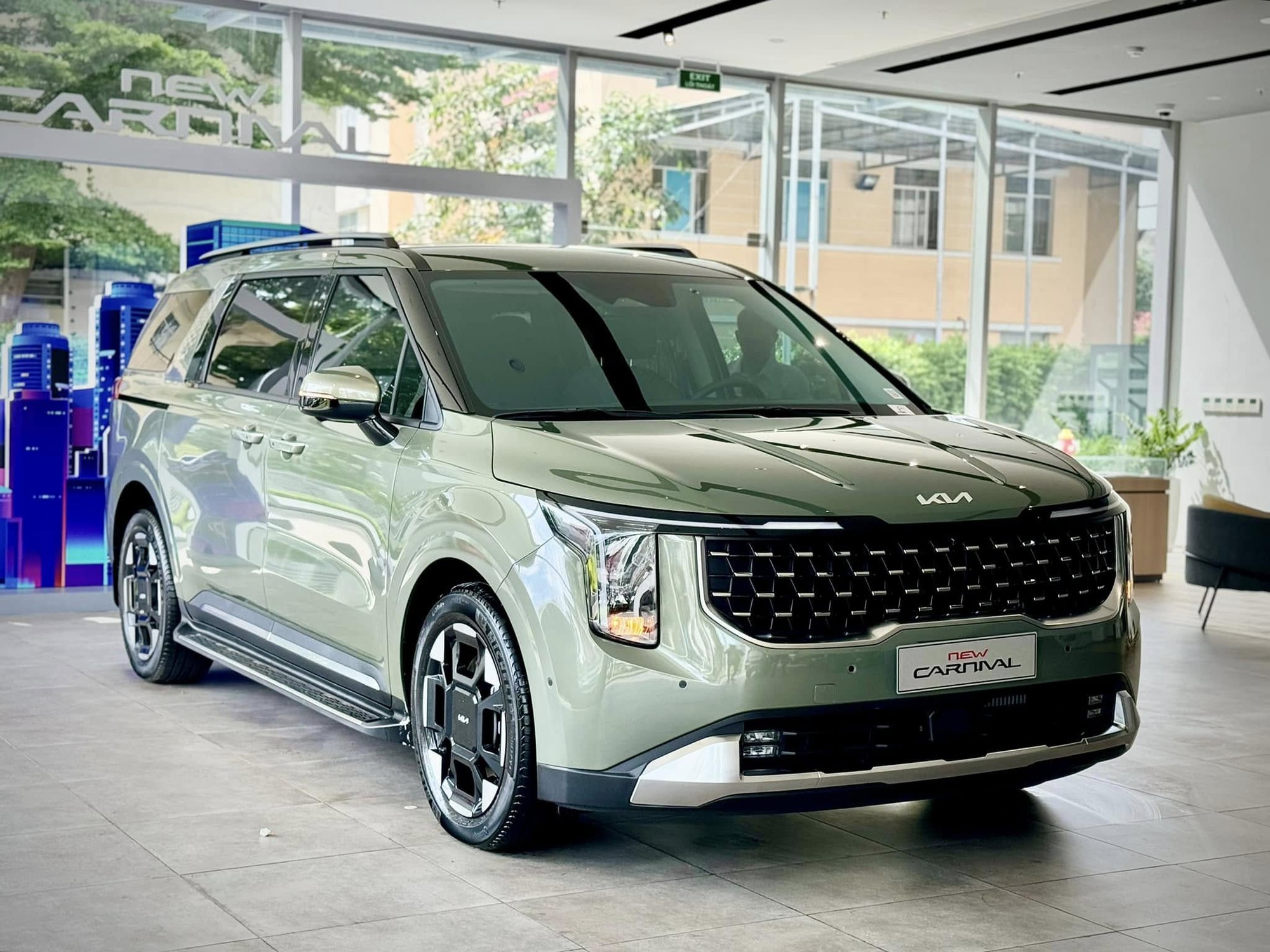 Kia Carnival máy dầu giảm tới 80 triệu: Bản tiêu chuẩn vẫn đắt hơn Custin cao nhất, nhưng con số này cho thấy người Việt mua xe không chỉ vì giá- Ảnh 2. Kia Carnival máy dầu giảm tới 80 triệu: Bản tiêu chuẩn vẫn đắt hơn Custin cao nhất, nhưng con số này cho thấy người Việt mua xe không chỉ vì giá- Ảnh 2.