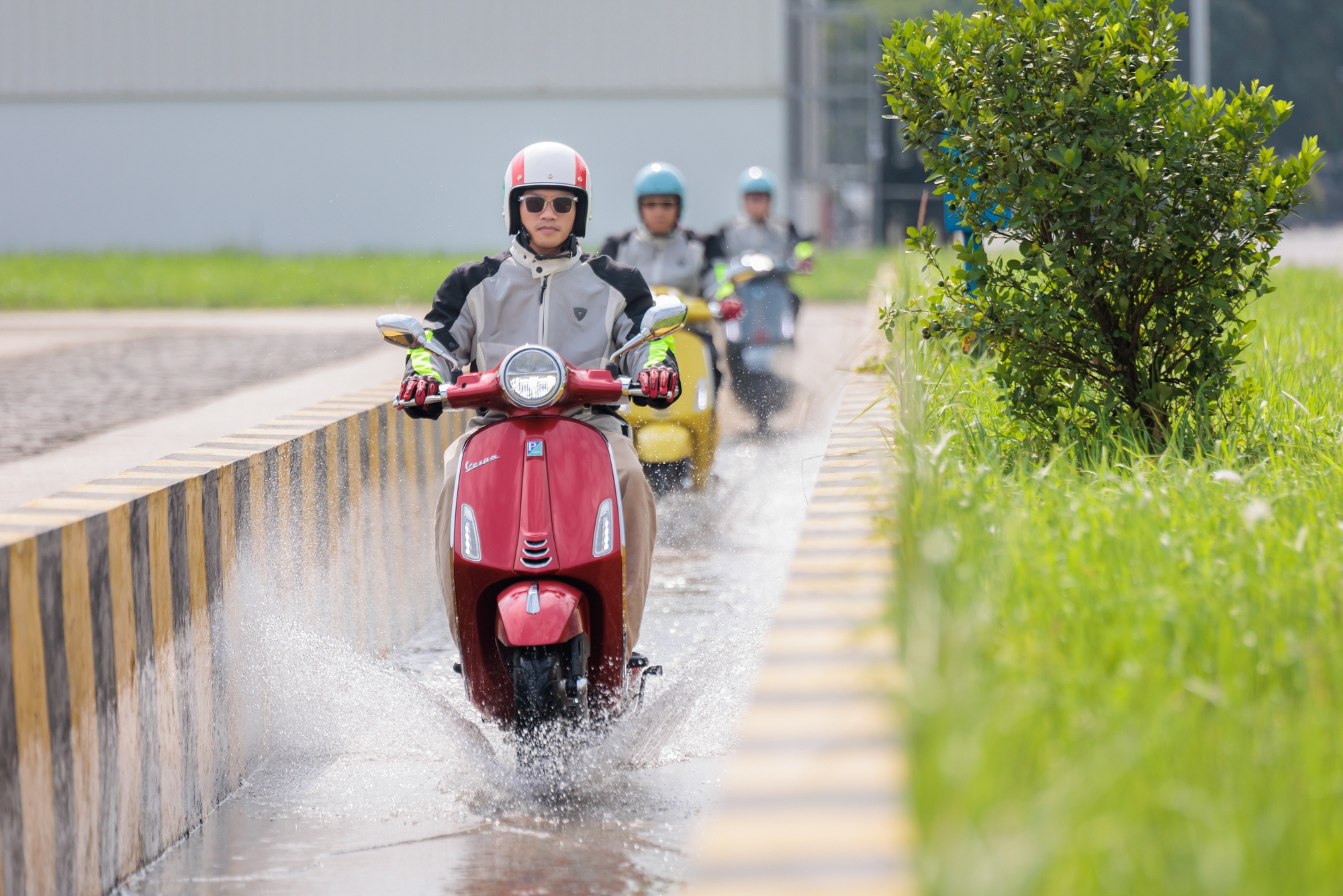 Ghé thăm nhà máy Piaggio top đầu thế giới, trải nghiệm xe: Vespa Primavera êm ái cho phái nữ, Sprint bốc mạnh cho người mê thể thao- Ảnh 18. Ghé thăm nhà máy Piaggio top đầu thế giới, trải nghiệm xe: Vespa Primavera êm ái cho phái nữ, Sprint bốc mạnh cho người mê thể thao- Ảnh 18.