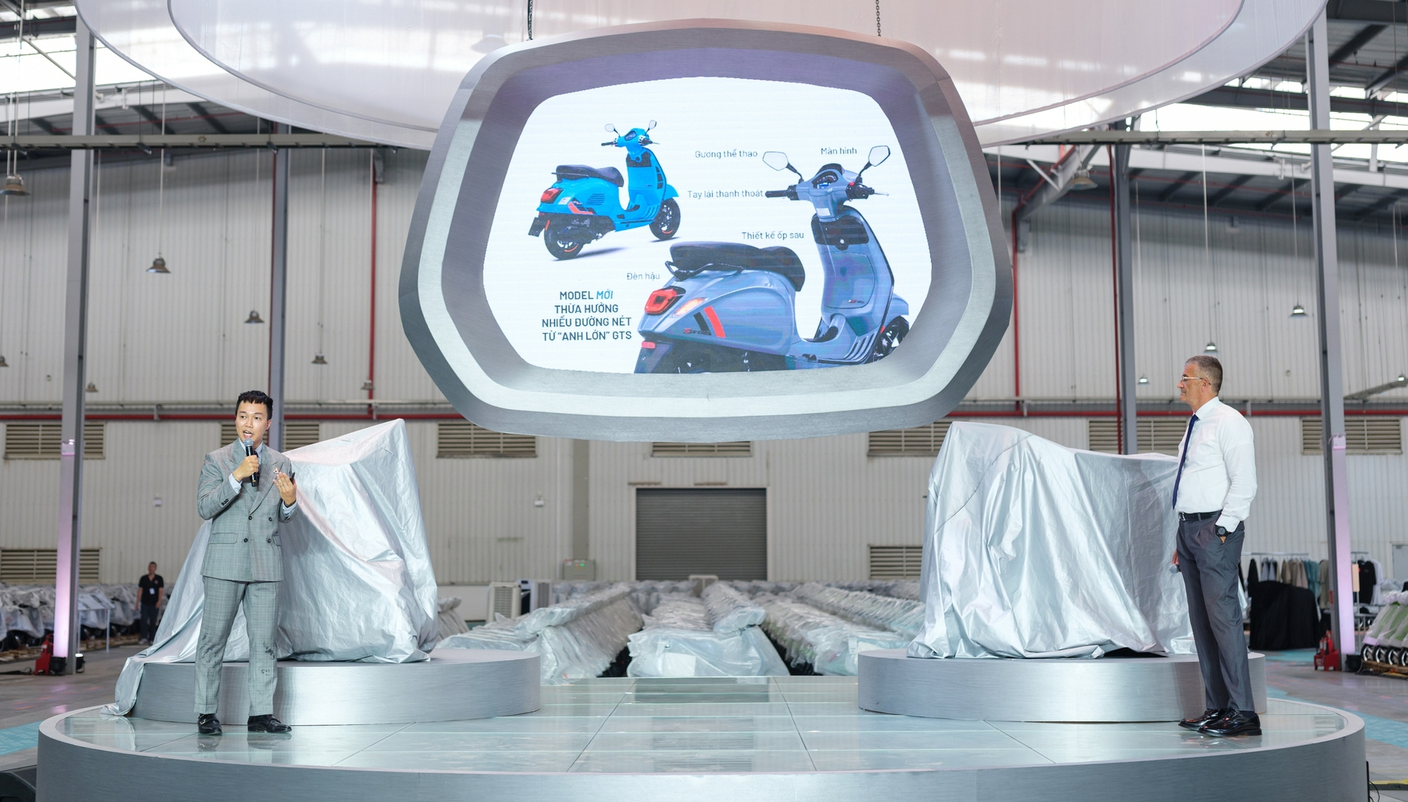 Ghé thăm nhà máy Piaggio top đầu thế giới, trải nghiệm xe: Vespa Primavera êm ái cho phái nữ, Sprint bốc mạnh cho người mê thể thao- Ảnh 2. Ghé thăm nhà máy Piaggio top đầu thế giới, trải nghiệm xe: Vespa Primavera êm ái cho phái nữ, Sprint bốc mạnh cho người mê thể thao- Ảnh 2.