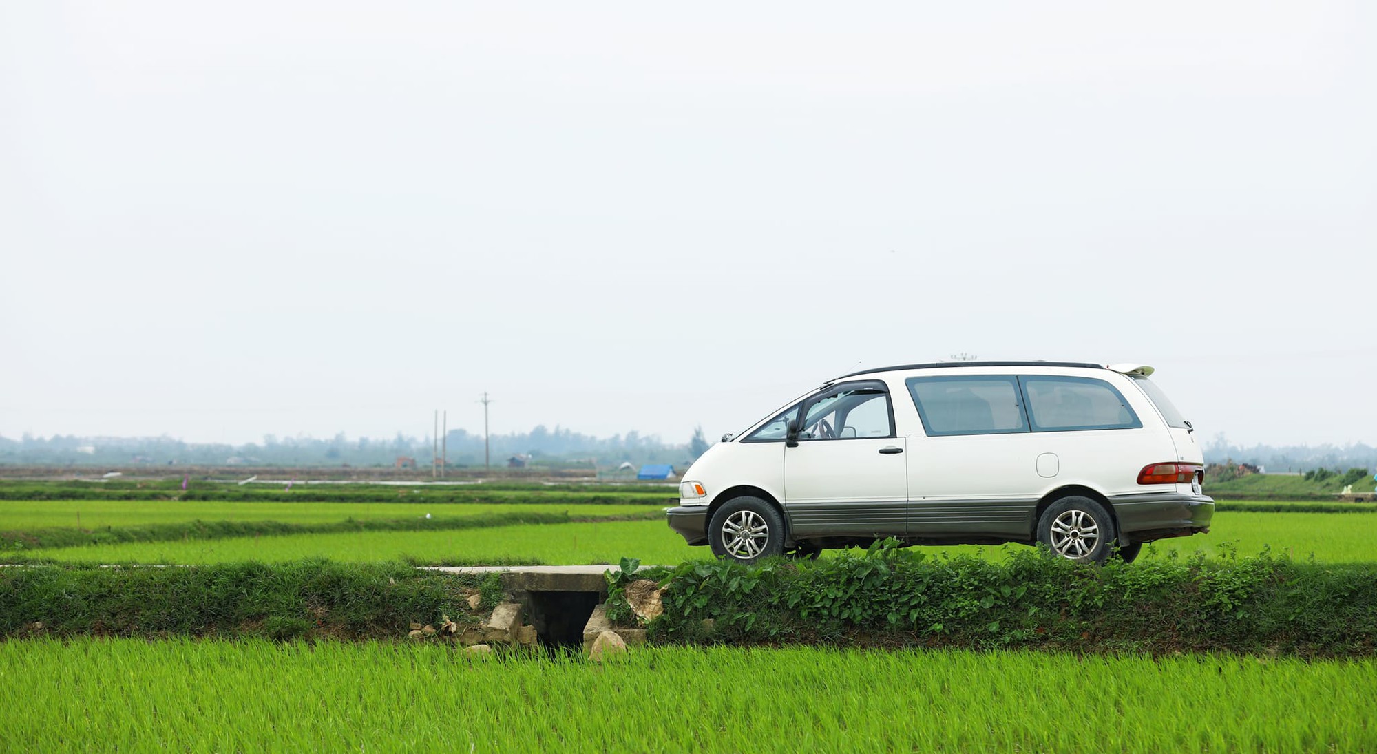 Đem Toyota Previa 35 năm tuổi lên rừng, xuống biển, chủ xe chia sẻ: ‘Biết chăm thì đi bao nhiêu, đời sâu mấy cũng chạy tốt’- Ảnh 19.