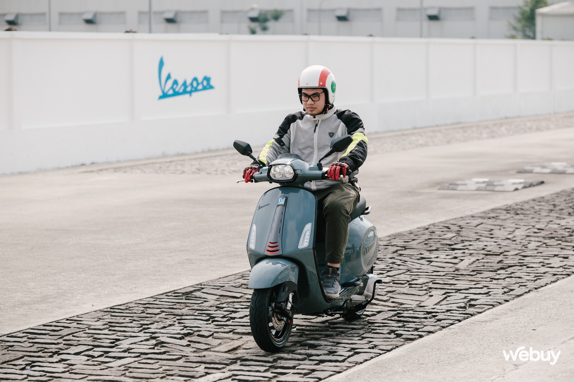 Ghé thăm nhà máy Piaggio top đầu thế giới, trải nghiệm xe: Vespa Primavera êm ái cho phái nữ, Sprint bốc mạnh cho người mê thể thao- Ảnh 20. Ghé thăm nhà máy Piaggio top đầu thế giới, trải nghiệm xe: Vespa Primavera êm ái cho phái nữ, Sprint bốc mạnh cho người mê thể thao- Ảnh 20.