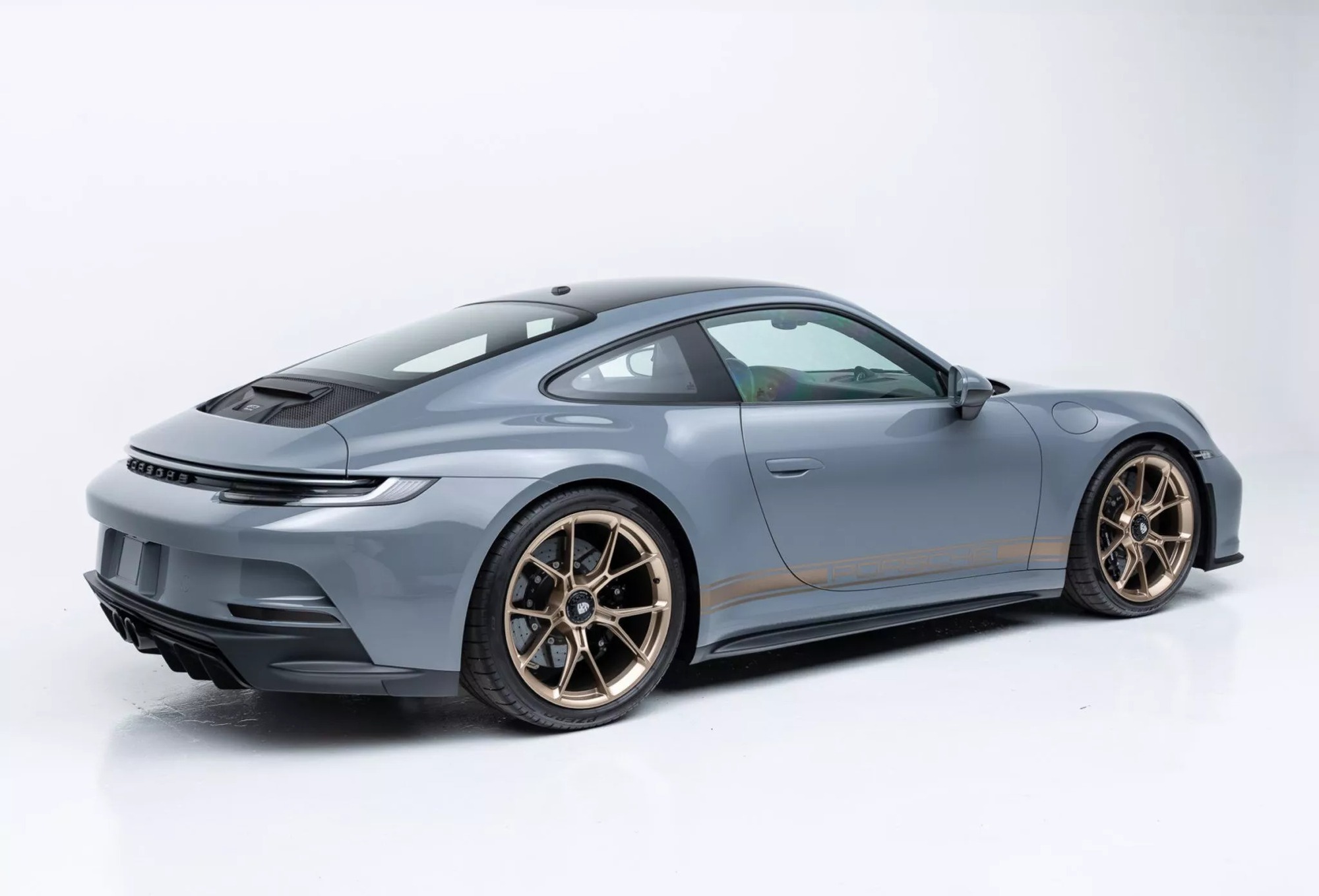 Chiếc Porsche bị đâm, sửa hết hơn 800 triệu đồng nhưng bán lại đắt hơn xe mới, lý do đến từ một số chi tiết hàng thửa- Ảnh 6. Chiếc Porsche bị đâm, sửa hết hơn 800 triệu đồng nhưng bán lại đắt hơn xe mới, lý do đến từ một số chi tiết hàng thửa- Ảnh 6.