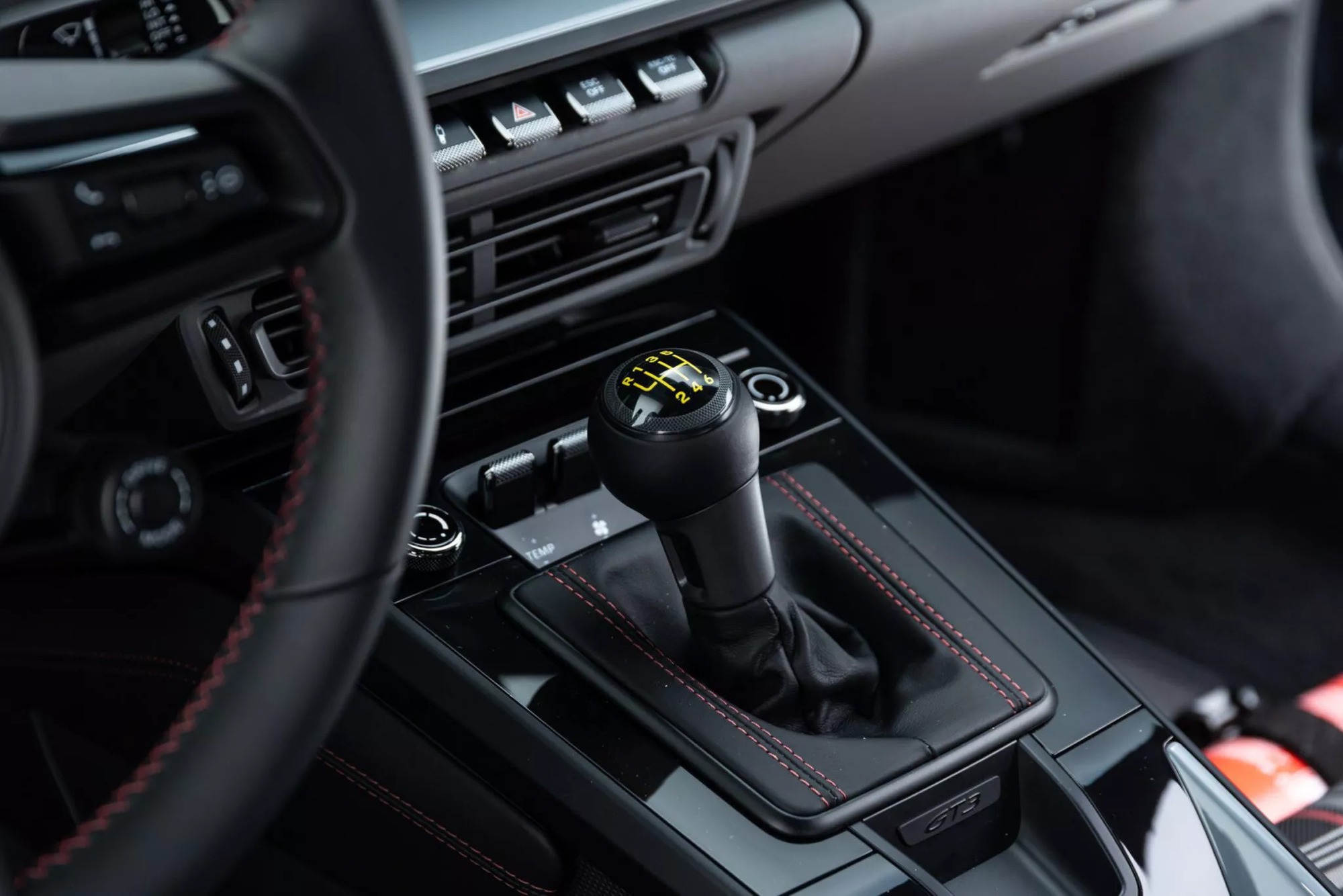 Chiếc Porsche bị đâm, sửa hết hơn 800 triệu đồng nhưng bán lại đắt hơn xe mới, lý do đến từ một số chi tiết hàng thửa- Ảnh 10. Chiếc Porsche bị đâm, sửa hết hơn 800 triệu đồng nhưng bán lại đắt hơn xe mới, lý do đến từ một số chi tiết hàng thửa- Ảnh 10.
