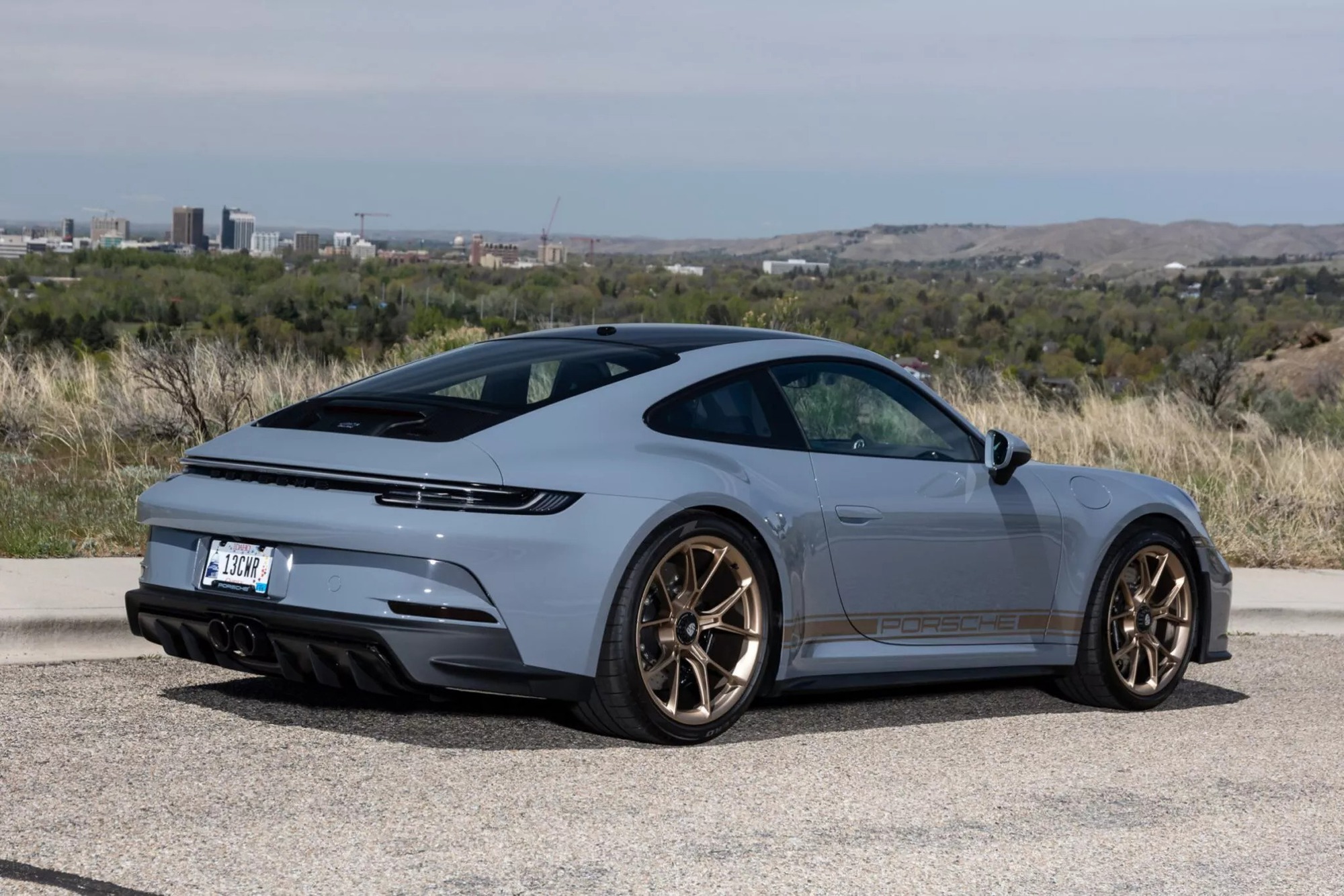 Chiếc Porsche bị đâm, sửa hết hơn 800 triệu đồng nhưng bán lại đắt hơn xe mới, lý do đến từ một số chi tiết hàng thửa- Ảnh 7. Chiếc Porsche bị đâm, sửa hết hơn 800 triệu đồng nhưng bán lại đắt hơn xe mới, lý do đến từ một số chi tiết hàng thửa- Ảnh 7.