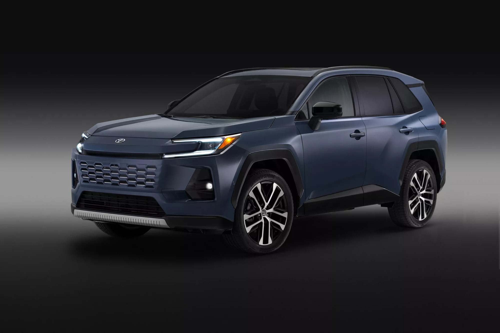 Toyota RAV4 thế hệ mới ra mắt: Đấu Honda CR-V bằng màn lớn, chỉ còn hybrid, mạnh tới 320 mã lực, chạy không xăng 80km/sạc- Ảnh 12. Toyota RAV4 thế hệ mới ra mắt: Đấu Honda CR-V bằng màn lớn, chỉ còn hybrid, mạnh tới 320 mã lực, chạy không xăng 80km/sạc- Ảnh 12.