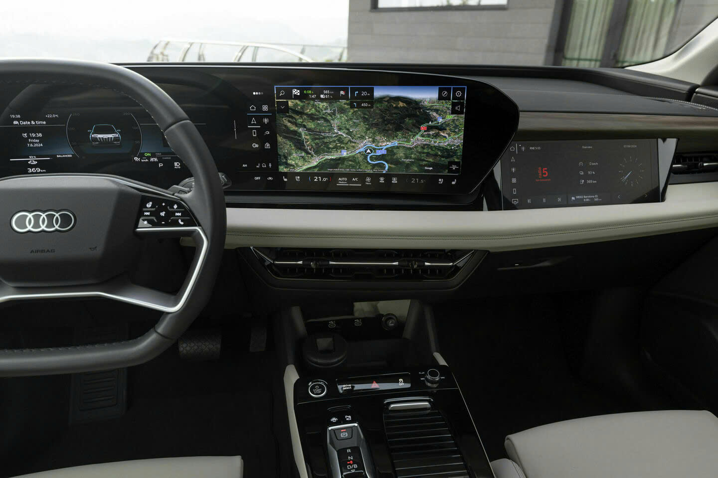 Audi Q6 e-tron lộ ảnh tại Việt Nam: Giá dự kiến hơn 3 tỷ đồng, mạnh 322 mã lực, chạy Hà Nội - Vinh khứ hồi không cần sạc- Ảnh 8. Audi Q6 e-tron lộ ảnh tại Việt Nam: Giá dự kiến hơn 3 tỷ đồng, mạnh 322 mã lực, chạy Hà Nội - Vinh khứ hồi không cần sạc- Ảnh 8.