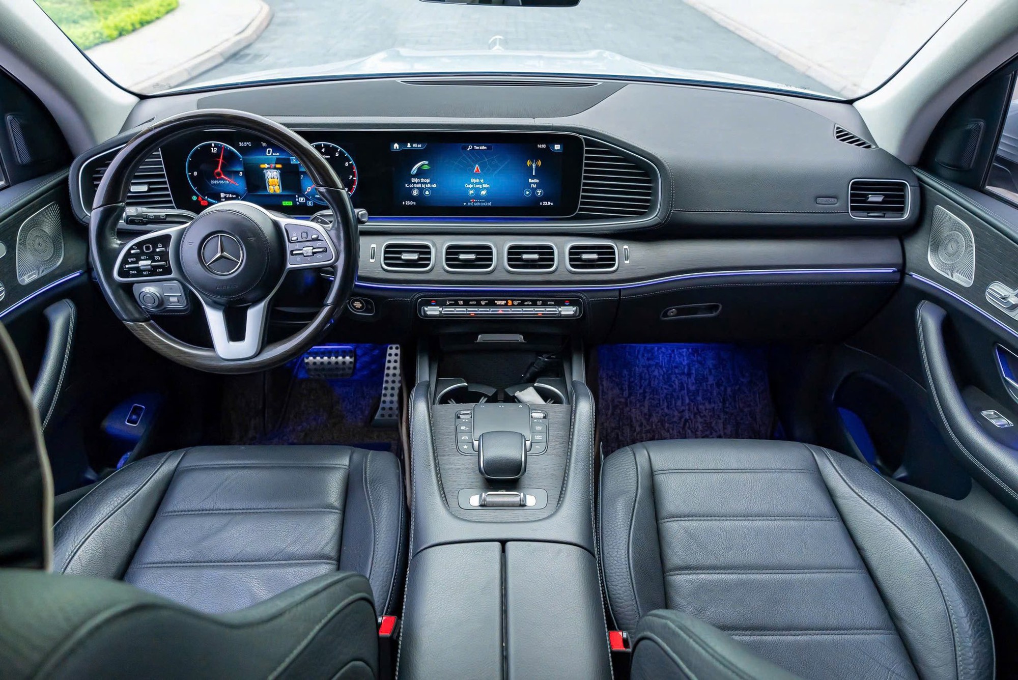 Chiếc xe trông giống Mercedes-Maybach GLS 600 này có giá bán lại gần 3,8 tỷ đồng: Chủ cũ độ nhiều chi tiết nhưng chừa lại nội thất 'zin'- Ảnh 4. Chiếc xe trông giống Mercedes-Maybach GLS 600 này có giá bán lại gần 3,8 tỷ đồng: Chủ cũ độ nhiều chi tiết nhưng chừa lại nội thất 'zin'- Ảnh 4.
