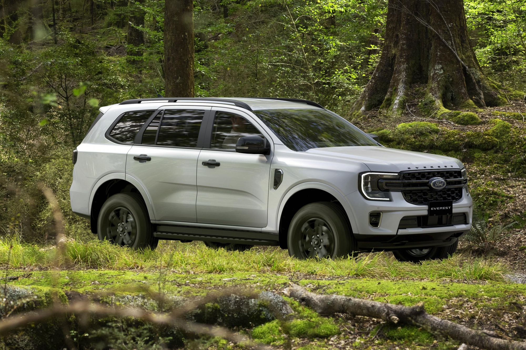 Ford Everest có bản đặc biệt mới: Gần giống bản vừa ra mắt Việt Nam nhưng nhiều ‘đồ chơi’ hơn, sản xuất giới hạn- Ảnh 5. Ford Everest có bản đặc biệt mới: Gần giống bản vừa ra mắt Việt Nam nhưng nhiều ‘đồ chơi’ hơn, sản xuất giới hạn- Ảnh 5.