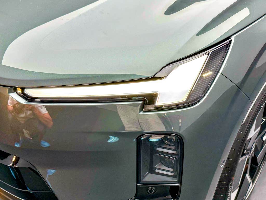 Ảnh thực tế Volvo XC70 vừa ‘hồi sinh’: Nhìn như xe điện nhưng là PHEV, mâm khủng 21 inch, về Việt Nam dễ tranh khách của ‘đàn em’ XC60- Ảnh 10.