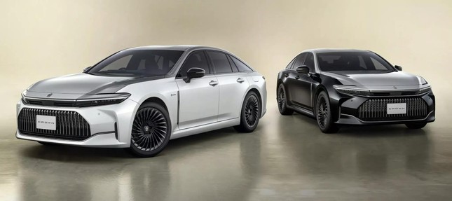 Toyota Crown ra phiên bản đặc biệt hai tông màu như Maybach- Ảnh 1. Toyota Crown ra phiên bản đặc biệt hai tông màu như Maybach- Ảnh 1.