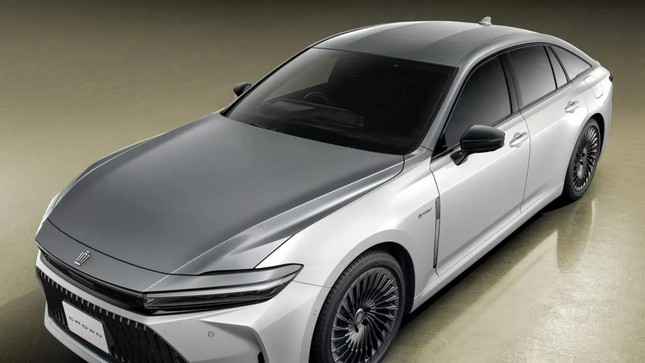 Toyota Crown ra phiên bản đặc biệt hai tông màu như Maybach- Ảnh 2. Toyota Crown ra phiên bản đặc biệt hai tông màu như Maybach- Ảnh 2.