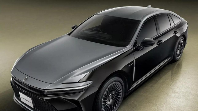 Toyota Crown ra phiên bản đặc biệt hai tông màu như Maybach- Ảnh 3. Toyota Crown ra phiên bản đặc biệt hai tông màu như Maybach- Ảnh 3.