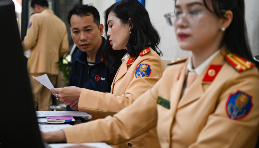 Thi lý thuyết lái xe sẽ dùng 600 câu hỏi mới từ tháng 6- Ảnh 1.