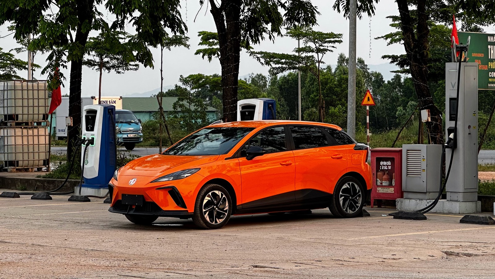 Trải nghiệm MG4 hơn 4.000 km, chủ diễn đàn VOZ chia sẻ: Lái ‘ngon’ nhưng khó để bán chạy, bị hãng ngó lơ hoàn toàn- Ảnh 2. Trải nghiệm MG4 hơn 4.000 km, chủ diễn đàn VOZ chia sẻ: Lái ‘ngon’ nhưng khó để bán chạy, bị hãng ngó lơ hoàn toàn- Ảnh 2.