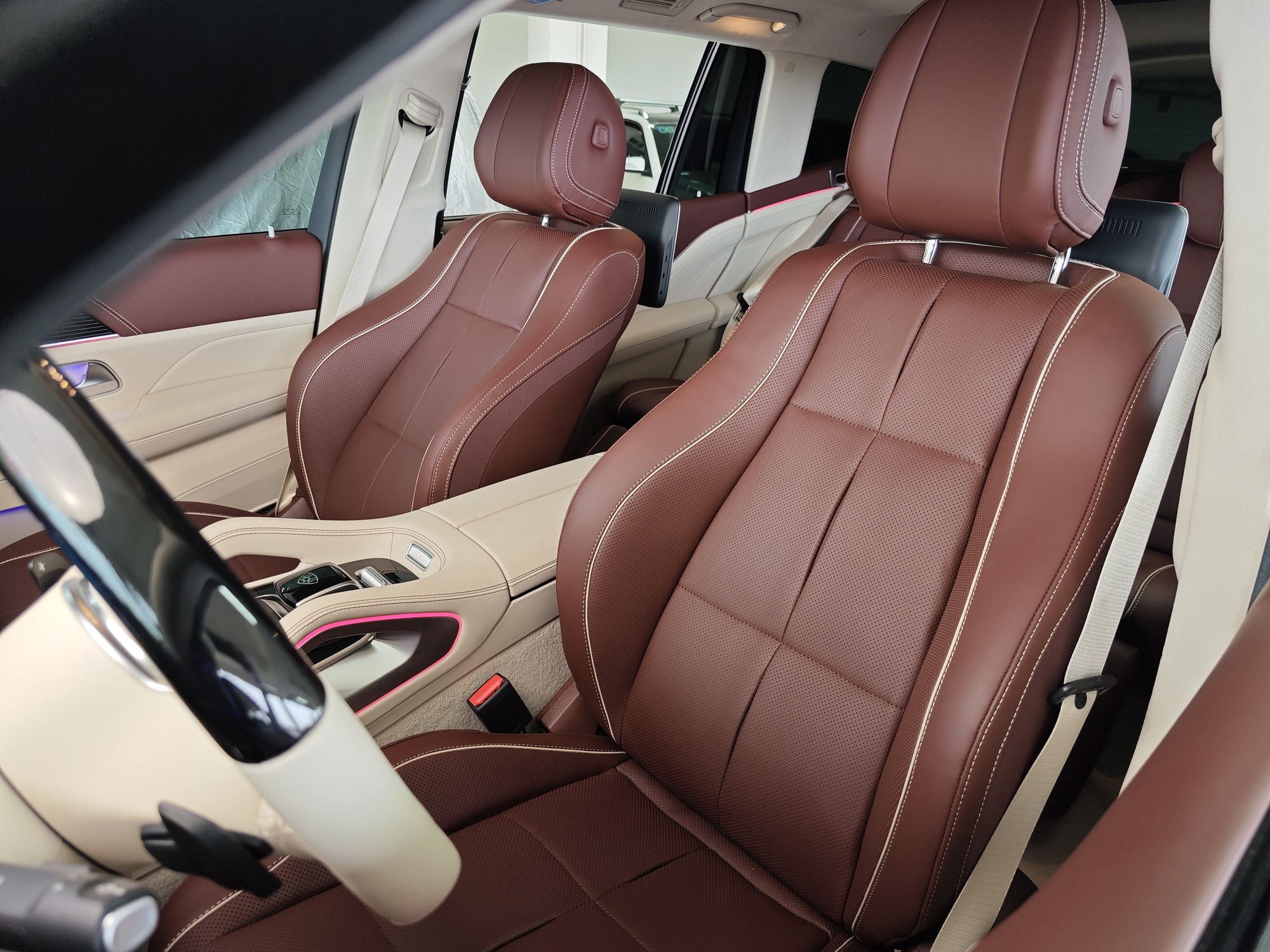 Cận cảnh Mercedes-Maybach GLS 480 hiếm ở đại lý: Riêng tiền chọn màu sơn thừa mua Mazda CX-5 bản cao nhất- Ảnh 10. Cận cảnh Mercedes-Maybach GLS 480 hiếm ở đại lý: Riêng tiền chọn màu sơn thừa mua Mazda CX-5 bản cao nhất- Ảnh 10.