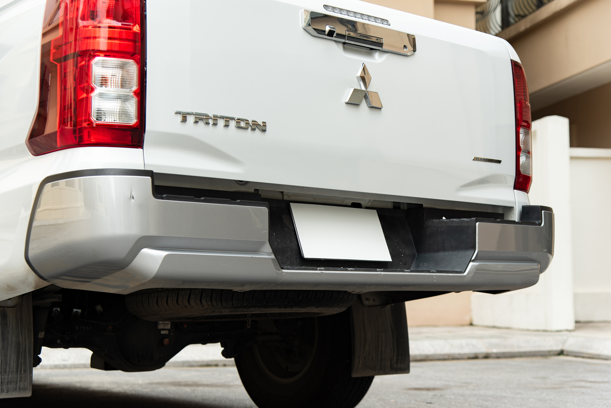 Đem Mitsubishi Triton và Toyota Hilux bản ‘base’ AT đi ‘cày’ xem xe nào hợp dân công trình hơn: Chở tốt, lái ổn thì đánh đổi bớt công nghệ- Ảnh 10.