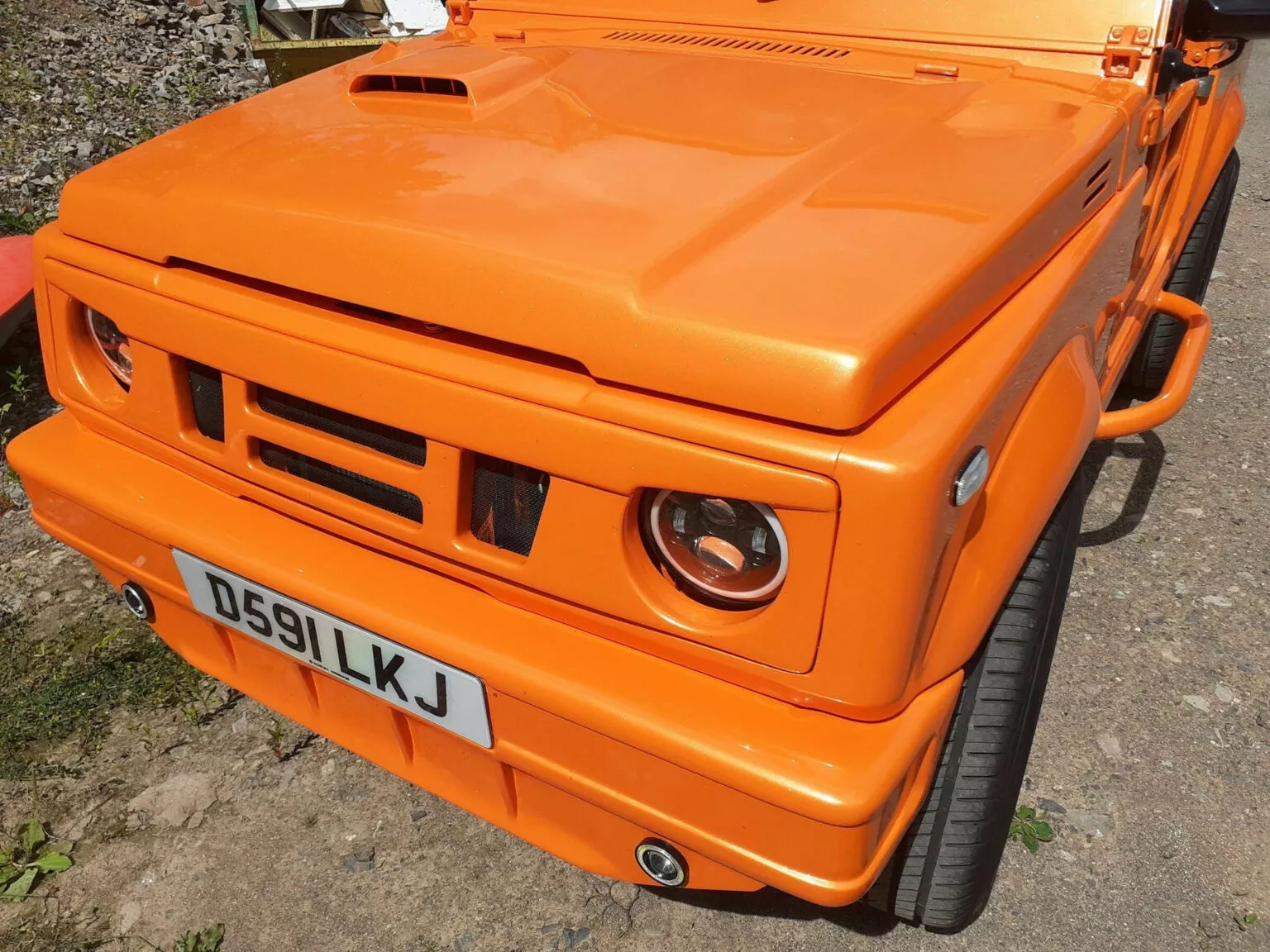 Suzuki Jimny 'nổi loạn' hóa thành bán tải: Mạnh 110 mã lực, có chi tiết như Lamborghini, Ford Bronco- Ảnh 10.