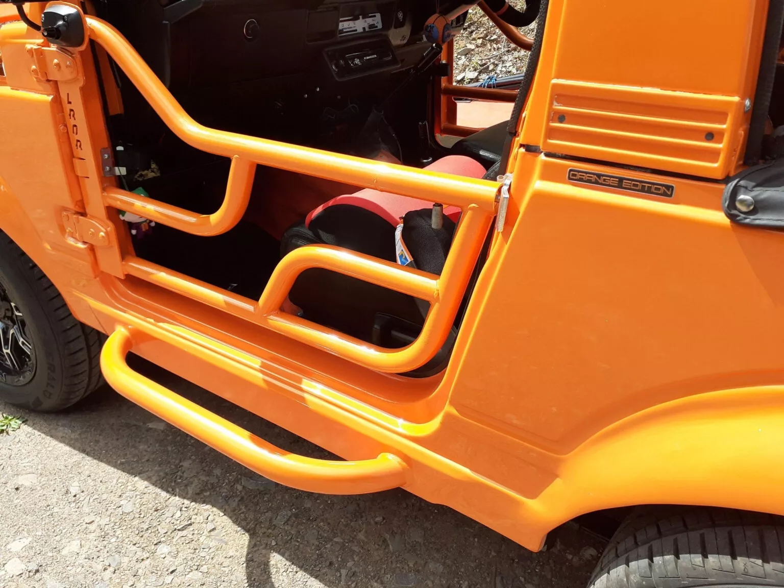 Suzuki Jimny 'nổi loạn' hóa thành bán tải: Mạnh 110 mã lực, có chi tiết như Lamborghini, Ford Bronco- Ảnh 6.