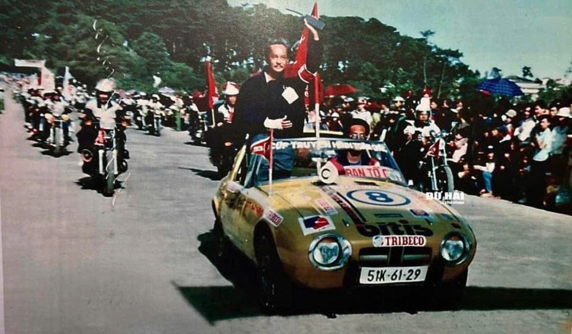 Chiếc Toyota Sports 800 từng gắn bó với danh ca Chế Linh rao bán gần 1,3 tỷ đồng dù không còn nguyên vẹn, dân mạng hoài nghi 'Giá này ai sẽ mua'- Ảnh 2. Chiếc Toyota Sports 800 từng gắn bó với danh ca Chế Linh rao bán gần 1,3 tỷ đồng dù không còn nguyên vẹn, dân mạng hoài nghi 'Giá này ai sẽ mua'- Ảnh 2.