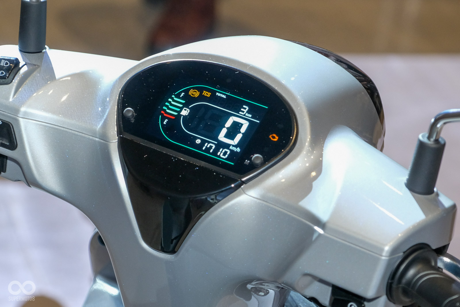 Cận cảnh mẫu xe tay ga 158cc của SYM: Đẹp như Vespa, thực dụng như Honda- Ảnh 5. Cận cảnh mẫu xe tay ga 158cc của SYM: Đẹp như Vespa, thực dụng như Honda- Ảnh 5.