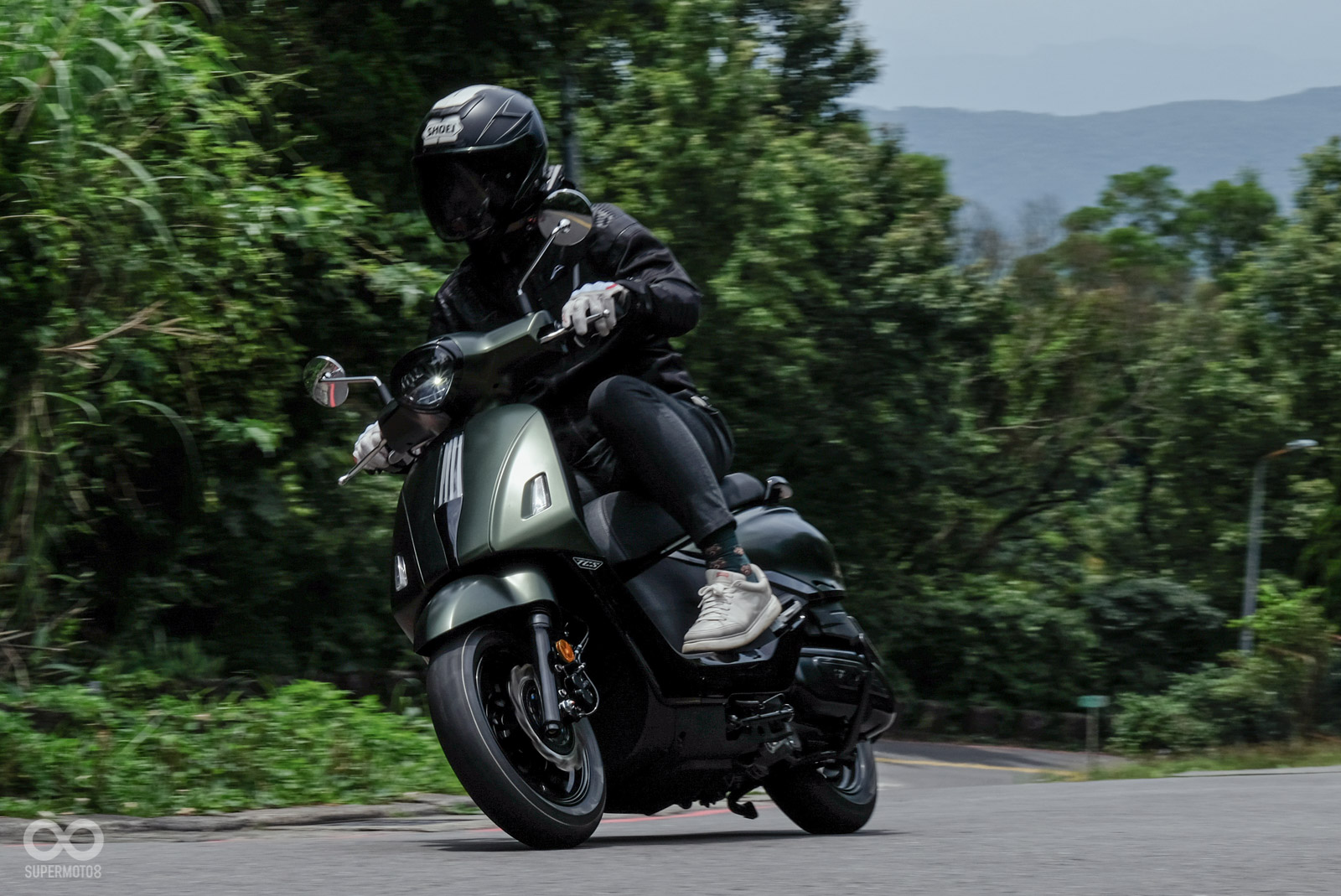 Cận cảnh mẫu xe tay ga 158cc của SYM: Đẹp như Vespa, thực dụng như Honda- Ảnh 4. Cận cảnh mẫu xe tay ga 158cc của SYM: Đẹp như Vespa, thực dụng như Honda- Ảnh 4.