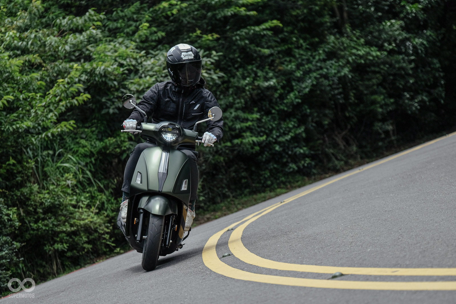 Cận cảnh mẫu xe tay ga 158cc của SYM: Đẹp như Vespa, thực dụng như Honda- Ảnh 9. Cận cảnh mẫu xe tay ga 158cc của SYM: Đẹp như Vespa, thực dụng như Honda- Ảnh 9.