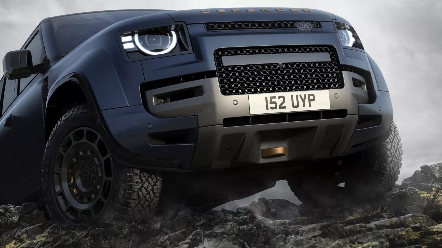 Land Rover Defender 2026 ra mắt: Màn 13,1inch, mạnh tới hơn 600 mã lực, tùy chọn hybrid, lần đầu có ga thích ứng dành cho dân địa hình- Ảnh 4.