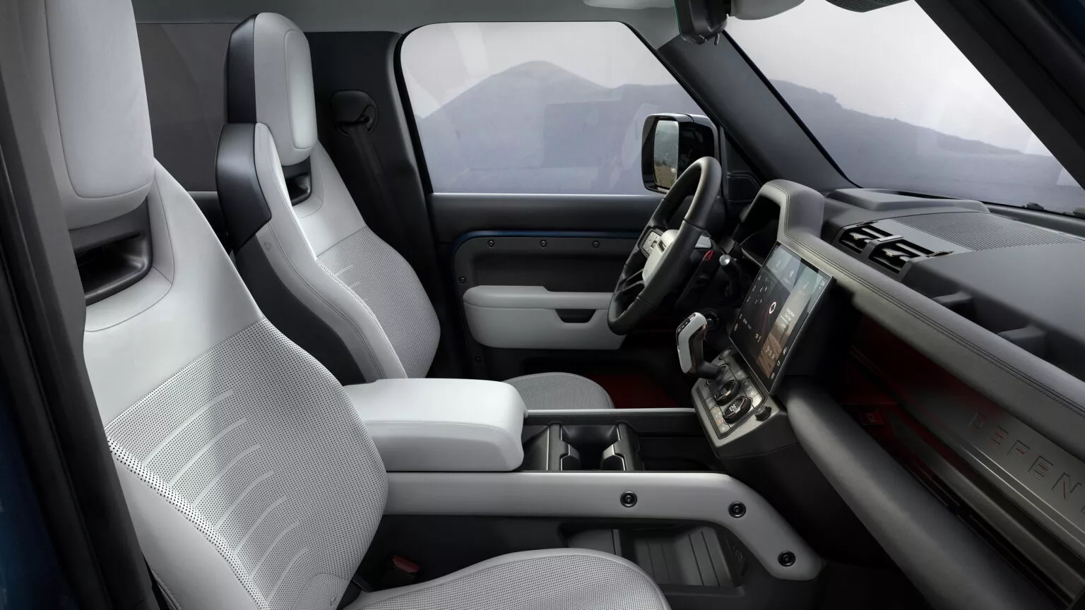 Land Rover Defender 2026 ra mắt: Màn 13,1inch, mạnh tới hơn 600 mã lực, tùy chọn hybrid, lần đầu có ga thích ứng dành cho dân địa hình- Ảnh 9.