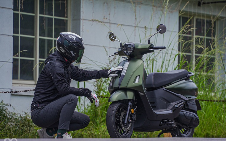 Cận cảnh mẫu xe tay ga 158cc của SYM: Đẹp như Vespa, thực dụng như Honda- Ảnh 1. Cận cảnh mẫu xe tay ga 158cc của SYM: Đẹp như Vespa, thực dụng như Honda- Ảnh 1.