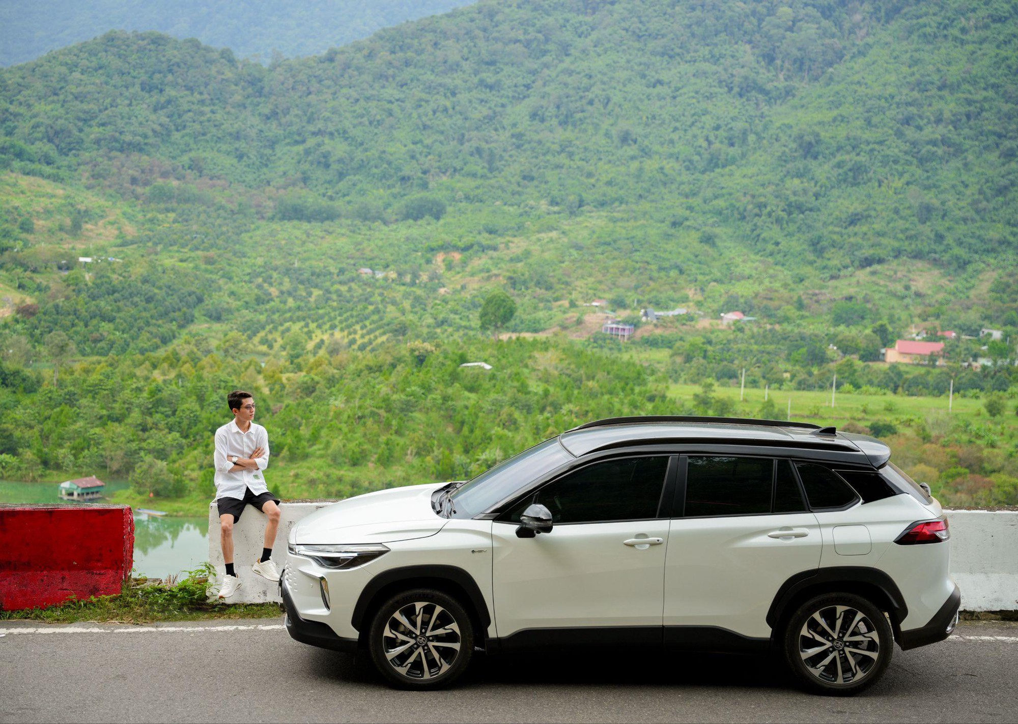 GenZ chọn Corolla Cross HEV: ‘Cần bỏ ra chi phí cơ hội để trải nghiệm những điều mới’- Ảnh 2. GenZ chọn Corolla Cross HEV: ‘Cần bỏ ra chi phí cơ hội để trải nghiệm những điều mới’- Ảnh 2.