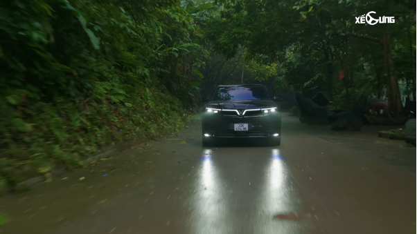 Lái VinFast VF 9 chạy liền 600km không 'bã người', có thể ‘vượt đèo, băng mưa'- Ảnh 1. Lái VinFast VF 9 chạy liền 600km không 'bã người', có thể ‘vượt đèo, băng mưa'- Ảnh 1.