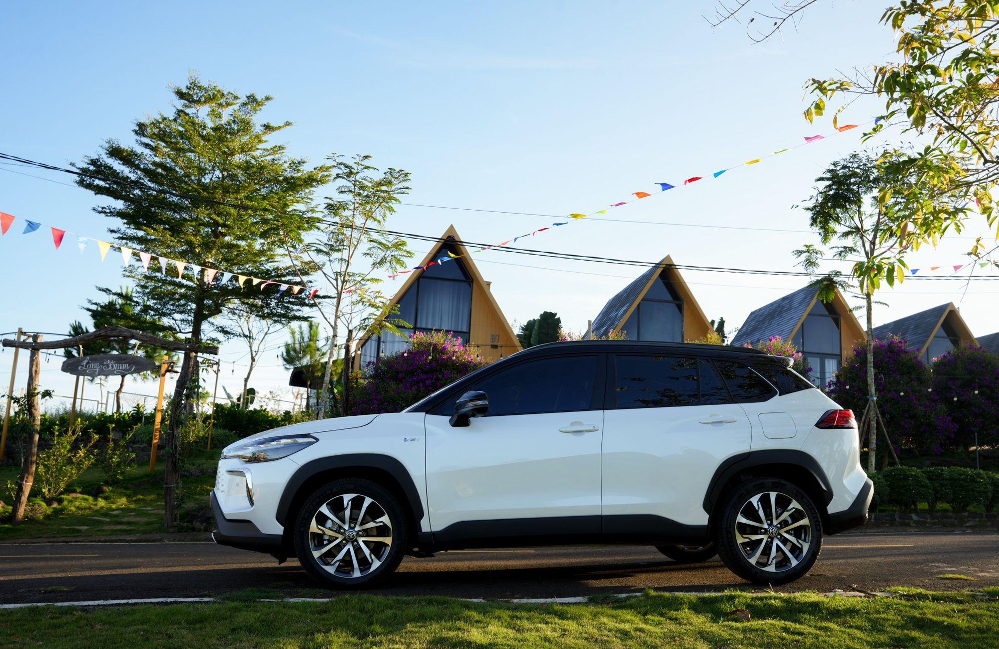 GenZ chọn Corolla Cross HEV: ‘Cần bỏ ra chi phí cơ hội để trải nghiệm những điều mới’- Ảnh 3. GenZ chọn Corolla Cross HEV: ‘Cần bỏ ra chi phí cơ hội để trải nghiệm những điều mới’- Ảnh 3.