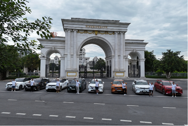 Lái VinFast VF 9 chạy liền 600km không 'bã người', có thể ‘vượt đèo, băng mưa'- Ảnh 7. Lái VinFast VF 9 chạy liền 600km không 'bã người', có thể ‘vượt đèo, băng mưa'- Ảnh 7.