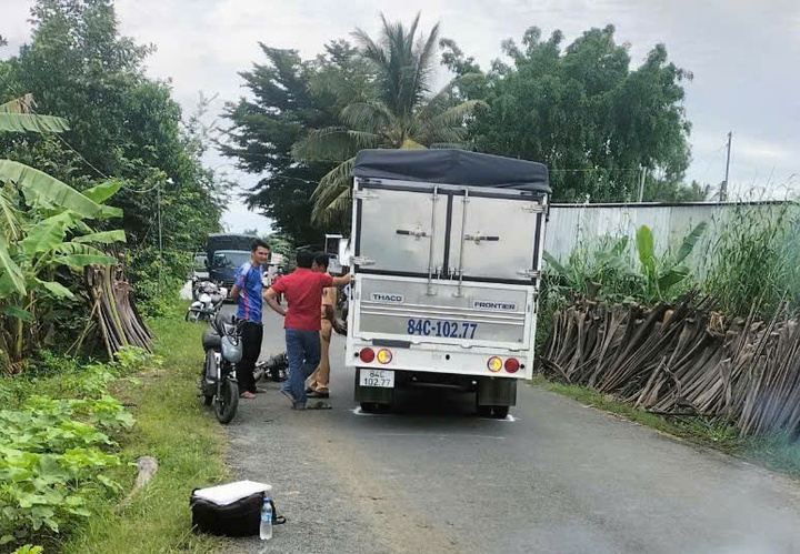 Vụ người cha bắn t&agrave;i xế c&aacute;n chết con m&igrave;nh: T&agrave;i xế c&oacute; dấu hiệu phạm tội theo luật h&igrave;nh sự- Ảnh 1.