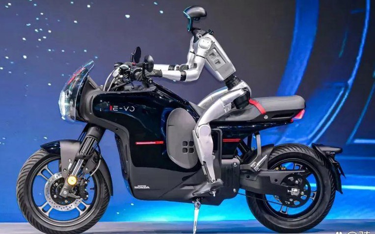 Honda chính thức ra mắt mẫu xe máy điện công suất lớn, công nghệ như ô tô, có giá hơn 100 triệu đồng!- Ảnh 1.