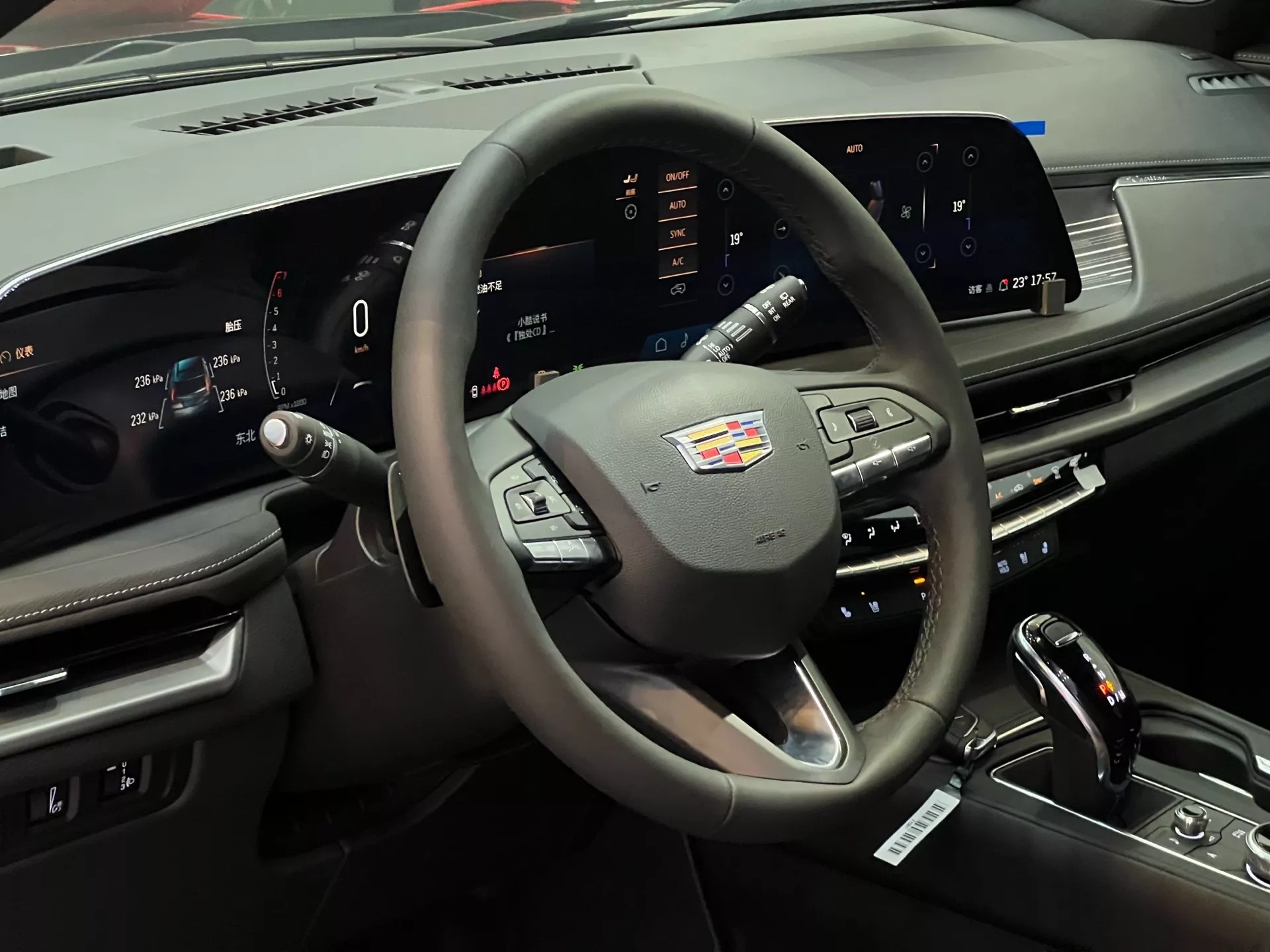 Cuộc đua giá xe Trung Quốc khắc nghiệt thế nào: Xe sang Cadillac có giá chỉ bằng Mazda3 Việt Nam- Ảnh 7.