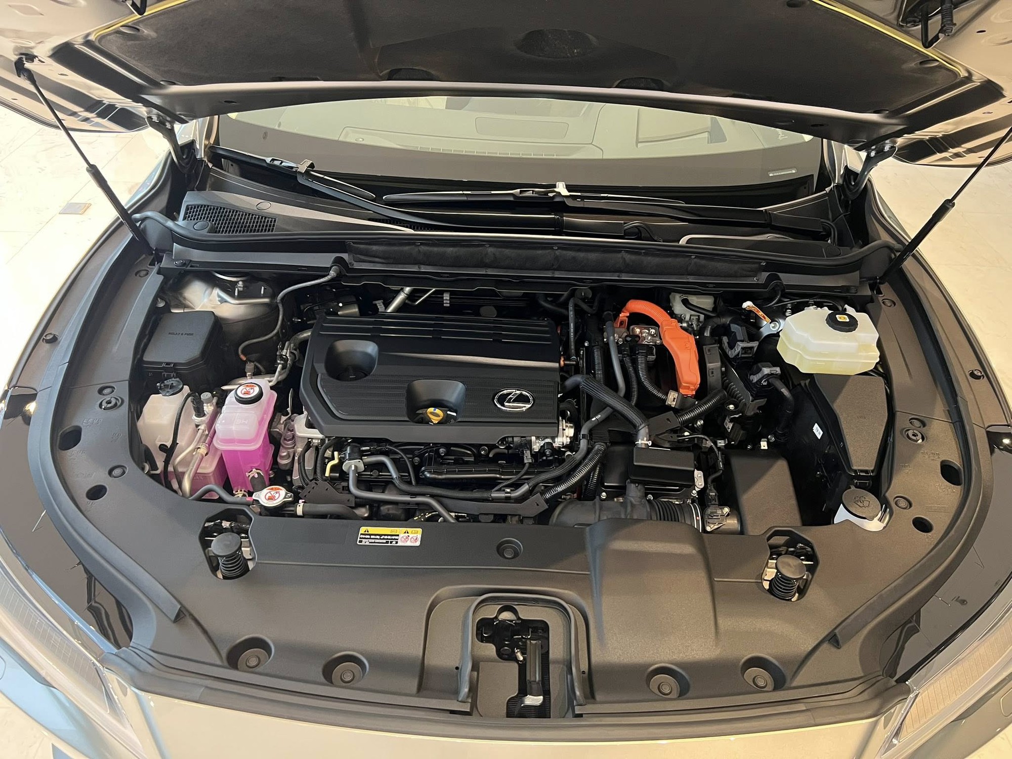 Lexus RX 350h về đại lý: Giá từ 3,5 tỷ đồng, động cơ hybrid mạnh 247 mã lực, thêm camera 360- Ảnh 3. Lexus RX 350h về đại lý: Giá từ 3,5 tỷ đồng, động cơ hybrid mạnh 247 mã lực, thêm camera 360- Ảnh 3.