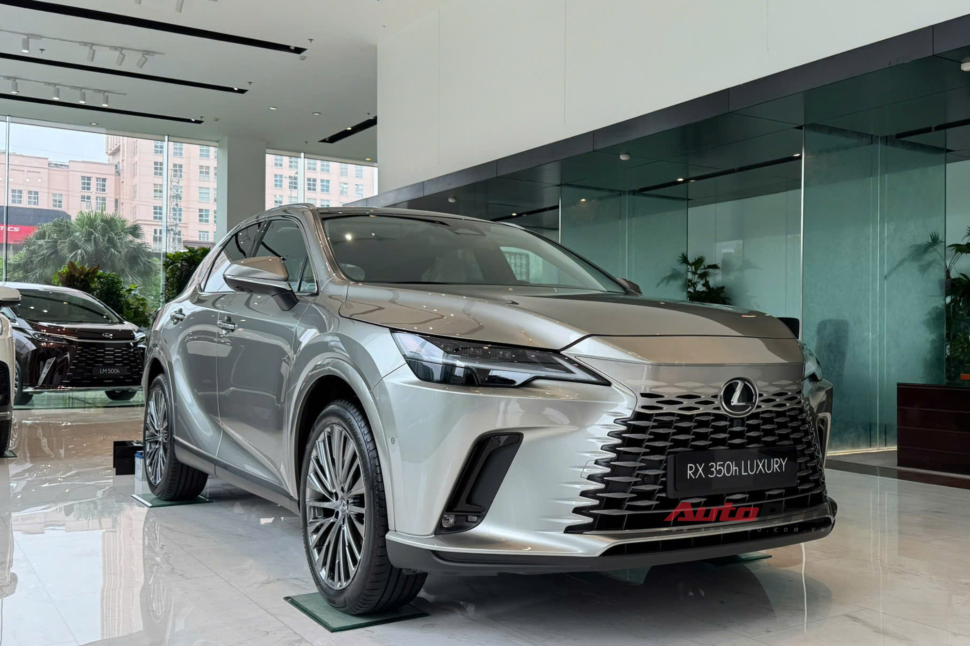 Lexus RX 350h về đại lý: Giá từ 3,5 tỷ đồng, động cơ hybrid mạnh 247 mã lực, thêm camera 360- Ảnh 2. Lexus RX 350h về đại lý: Giá từ 3,5 tỷ đồng, động cơ hybrid mạnh 247 mã lực, thêm camera 360- Ảnh 2.