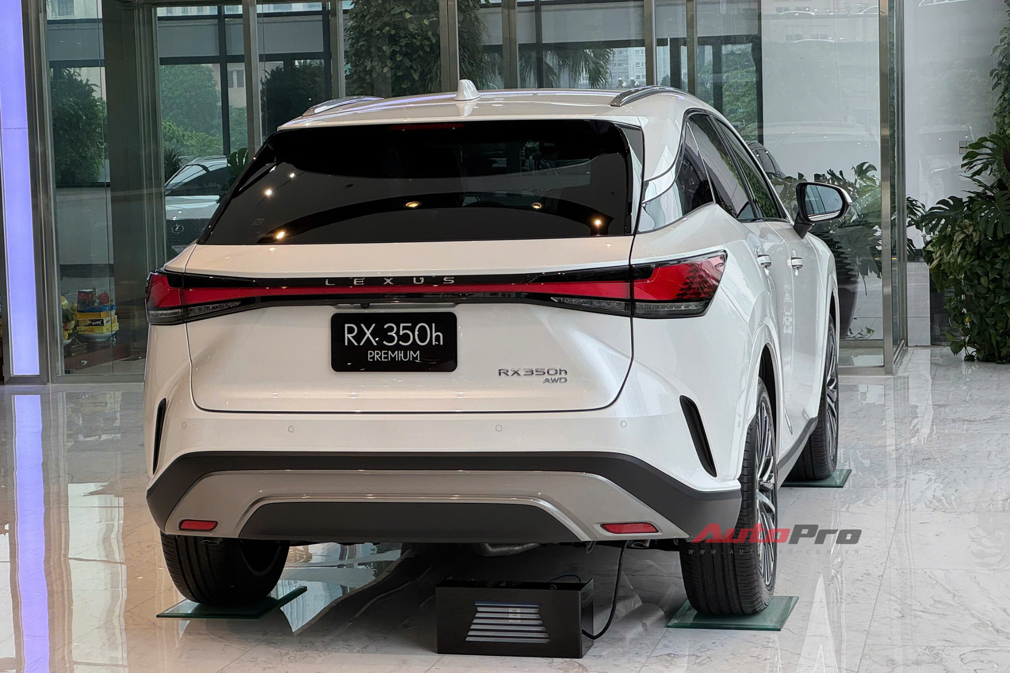 Lexus RX 350h về đại lý: Giá từ 3,5 tỷ đồng, động cơ hybrid mạnh 247 mã lực, thêm camera 360- Ảnh 10. Lexus RX 350h về đại lý: Giá từ 3,5 tỷ đồng, động cơ hybrid mạnh 247 mã lực, thêm camera 360- Ảnh 10.