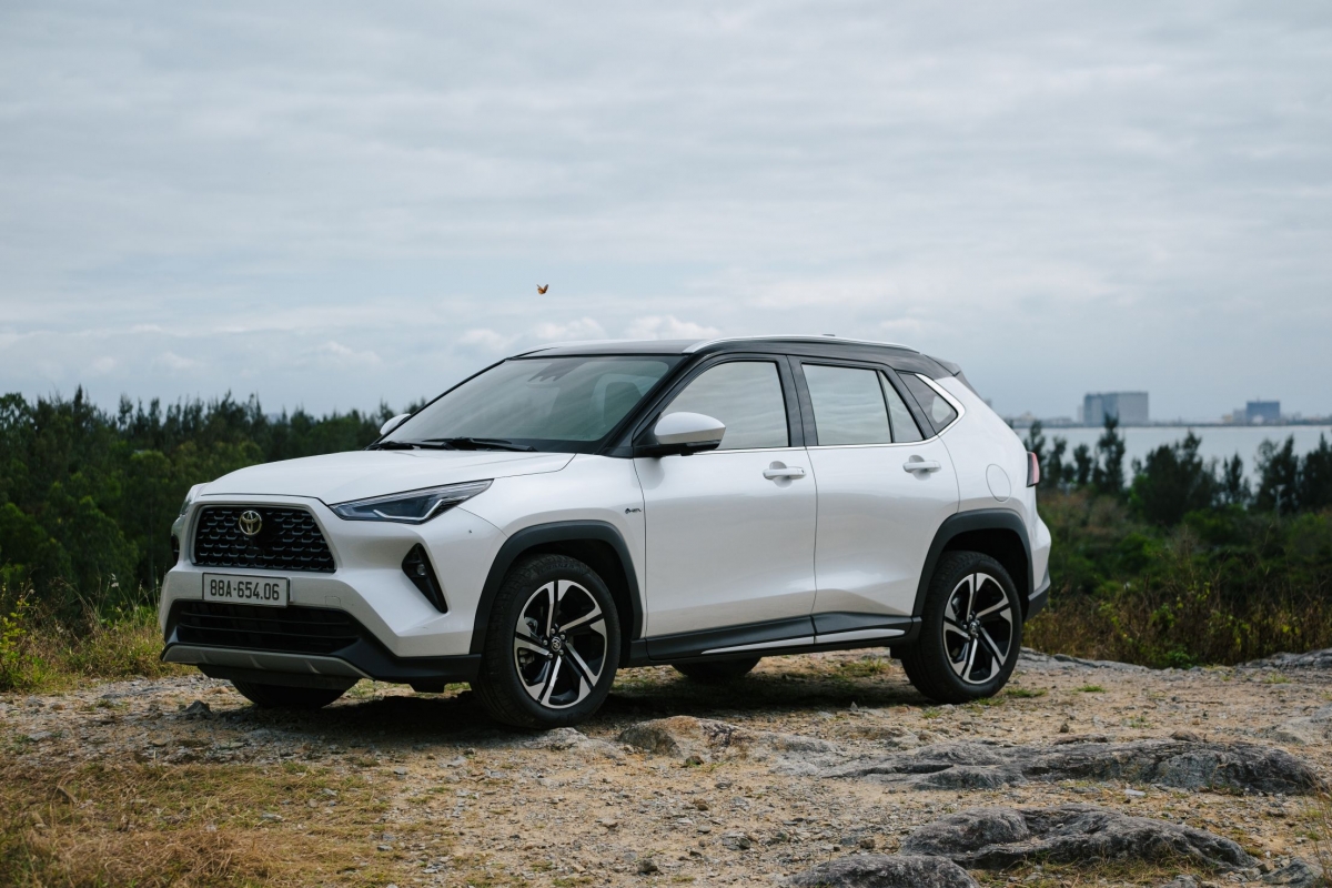 Triệu hồi Toyota Yaris Cross HEV tại Việt Nam do lỗi kính nóc- Ảnh 1. Triệu hồi Toyota Yaris Cross HEV tại Việt Nam do lỗi kính nóc- Ảnh 1.