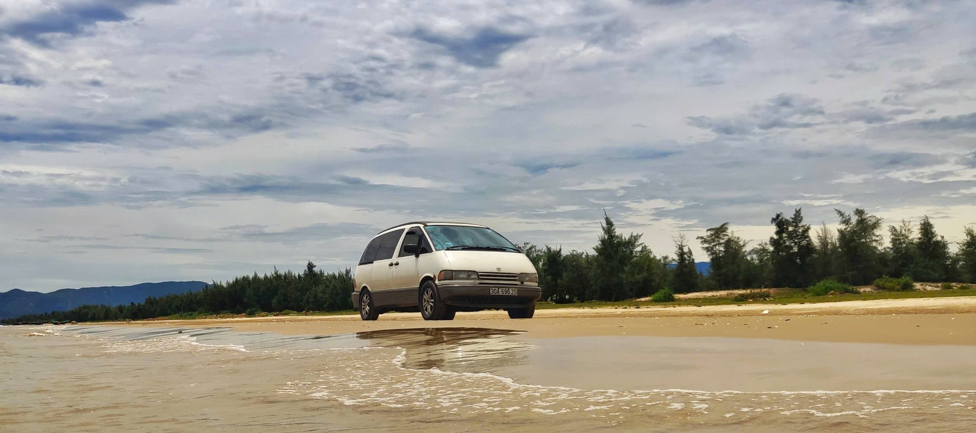 Đẳng cấp giá trị cốt lõi của Toyota: 35 tuổi vẫn 'sẵn sàng xuống biển lên đồi', giá rẻ tiện nghi bất ngờ- Ảnh 11. Đẳng cấp giá trị cốt lõi của Toyota: 35 tuổi vẫn 'sẵn sàng xuống biển lên đồi', giá rẻ tiện nghi bất ngờ- Ảnh 11.