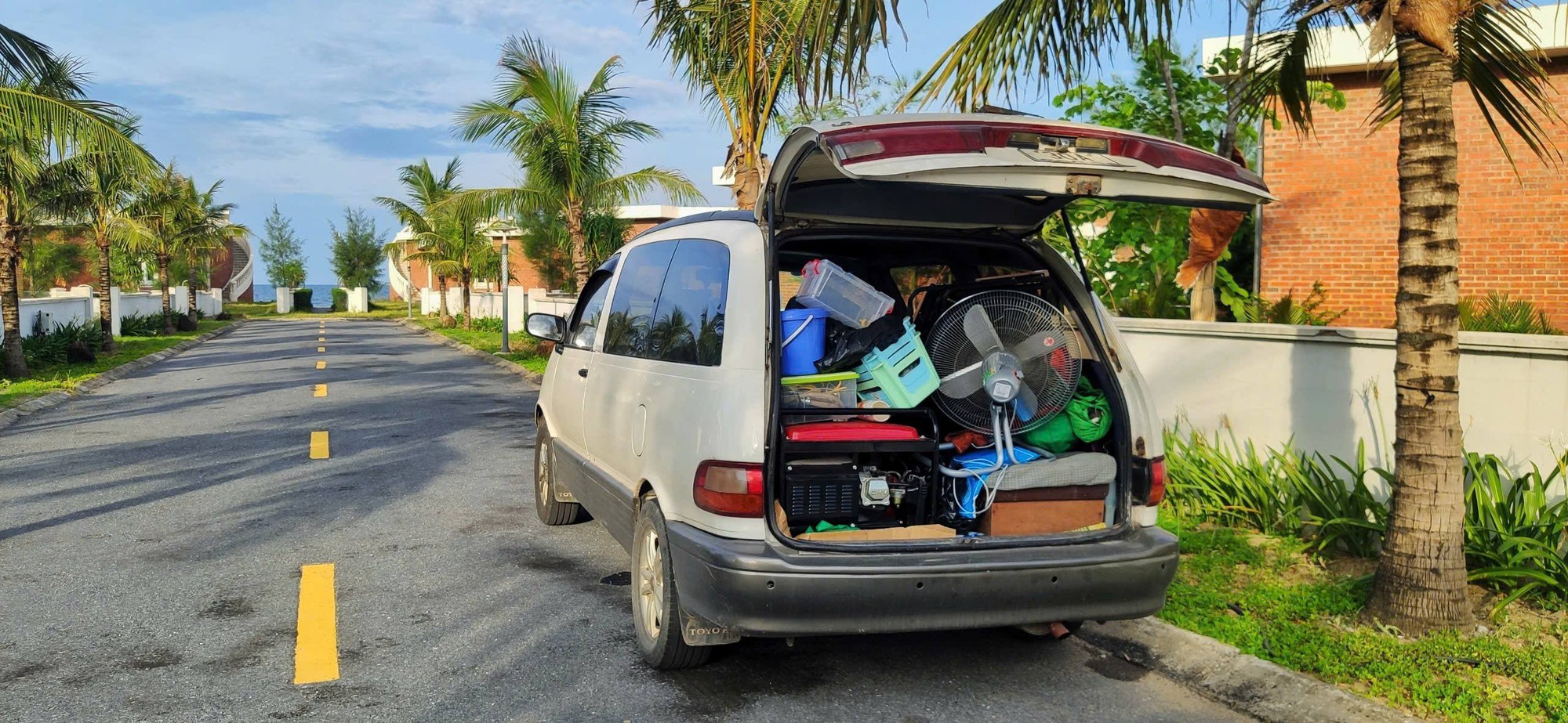 Đẳng cấp giá trị cốt lõi của Toyota: 35 tuổi vẫn 'sẵn sàng xuống biển lên đồi', giá rẻ tiện nghi bất ngờ- Ảnh 6. Đẳng cấp giá trị cốt lõi của Toyota: 35 tuổi vẫn 'sẵn sàng xuống biển lên đồi', giá rẻ tiện nghi bất ngờ- Ảnh 6.