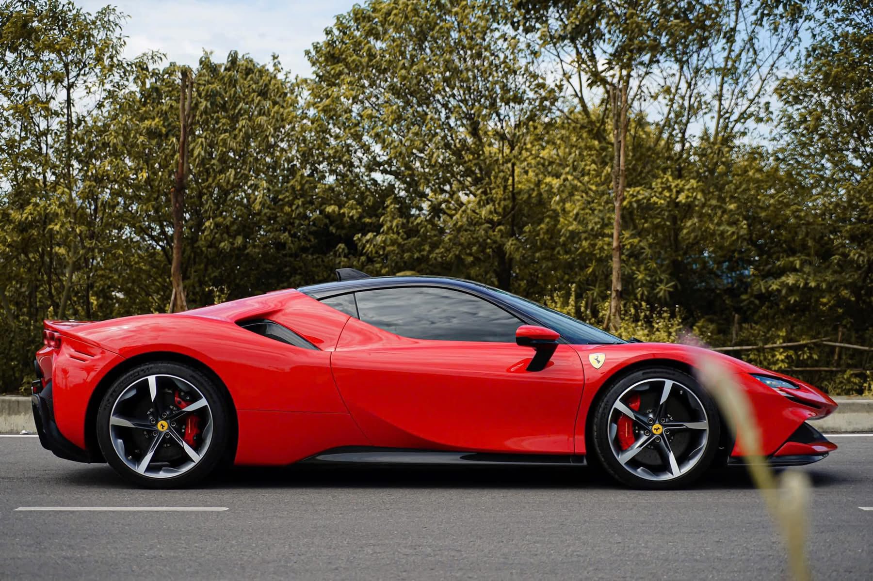 Ferrari SF90 Stradale từng của chồng cũ Lệ Quyên lại được rao bán: Giá trên 20 tỷ đồng, đủ mua 2 chiếc G63, mới chạy 8.000km sau 3 năm về nước- Ảnh 9. Ferrari SF90 Stradale từng của chồng cũ Lệ Quyên lại được rao bán: Giá trên 20 tỷ đồng, đủ mua 2 chiếc G63, mới chạy 8.000km sau 3 năm về nước- Ảnh 9.